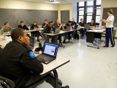 mot-ngay-o-hoc-vien-quan-su-hoa-ky (4).jpg